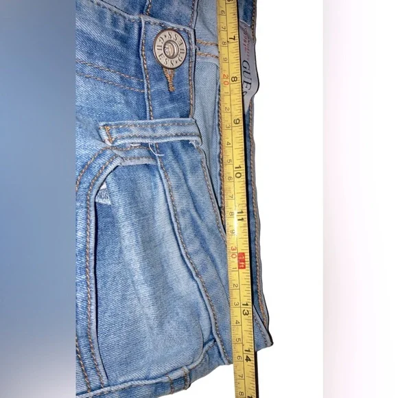 Guess Jeans - Picture 3 of 9